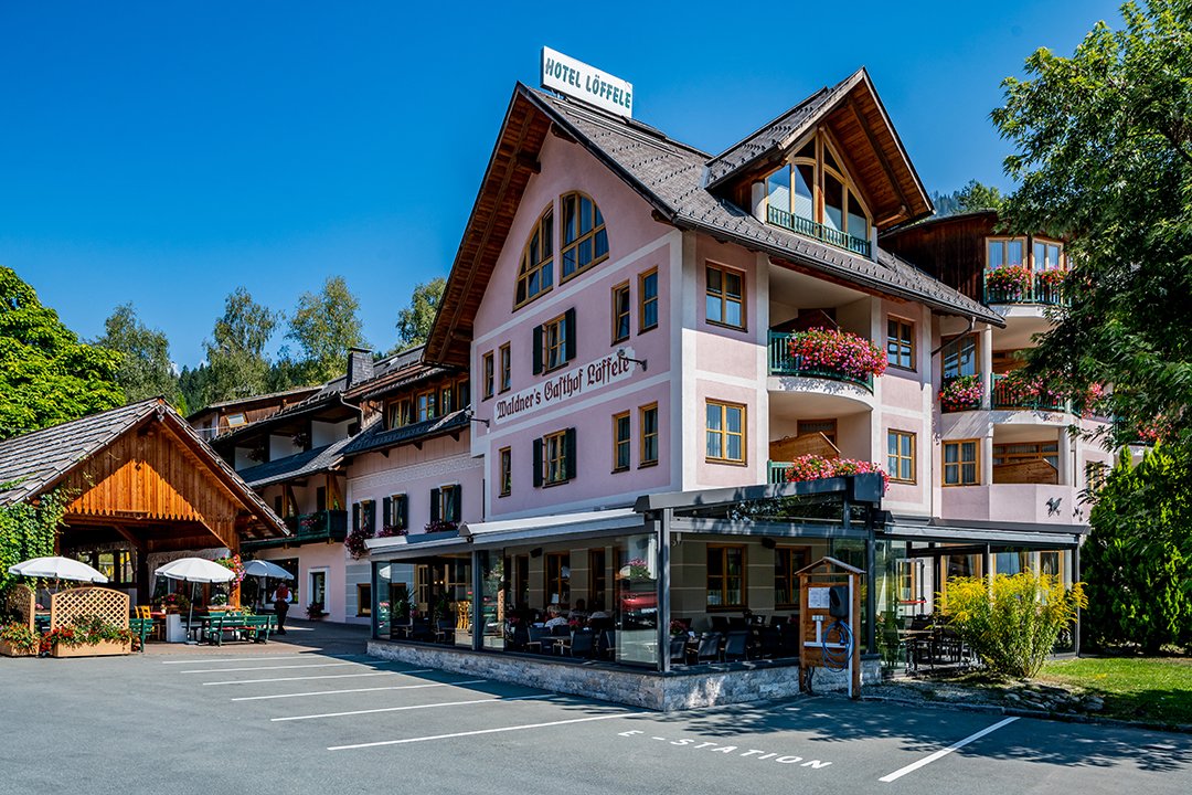 Hotel Löffele mit Wintergarten und E-Ladestation